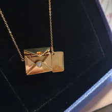 Carregar imagem no visualizador da galeria, Colar Actually Romantic Envelope