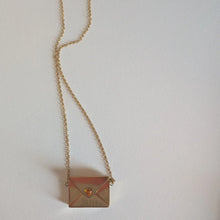 Carregar imagem no visualizador da galeria, Colar Actually Romantic Envelope