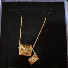 Carregar imagem no visualizador da galeria, Colar Actually Romantic Envelope