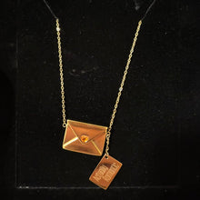 Carregar imagem no visualizador da galeria, Colar Actually Romantic Envelope