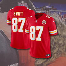 Carregar imagem no visualizador da galeria, Camisa Travis and Taylor Swift
