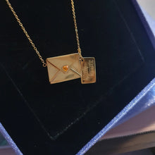 Carregar imagem no visualizador da galeria, Colar Actually Romantic Envelope
