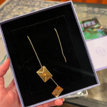 Carregar imagem no visualizador da galeria, Colar Actually Romantic Envelope
