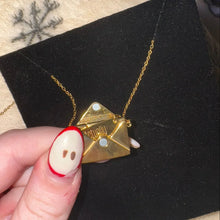 Carregar imagem no visualizador da galeria, Colar Actually Romantic Envelope
