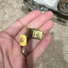 Carregar imagem no visualizador da galeria, Colar Actually Romantic Envelope
