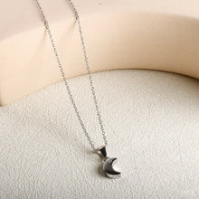 Carregar imagem no visualizador da galeria, Colar Seven: Lua
